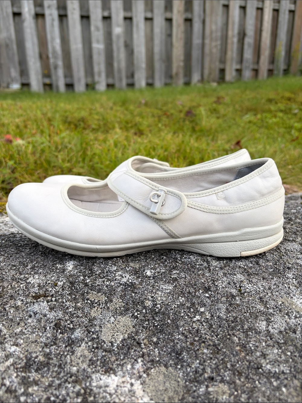 Rockport Leather Lite Ballet Flats in light grey women’s size 10